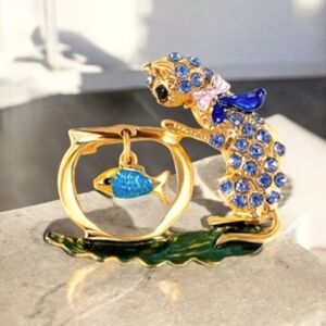 DAISY WHIMSICAL CAT & GOLDFISH BROOCH
